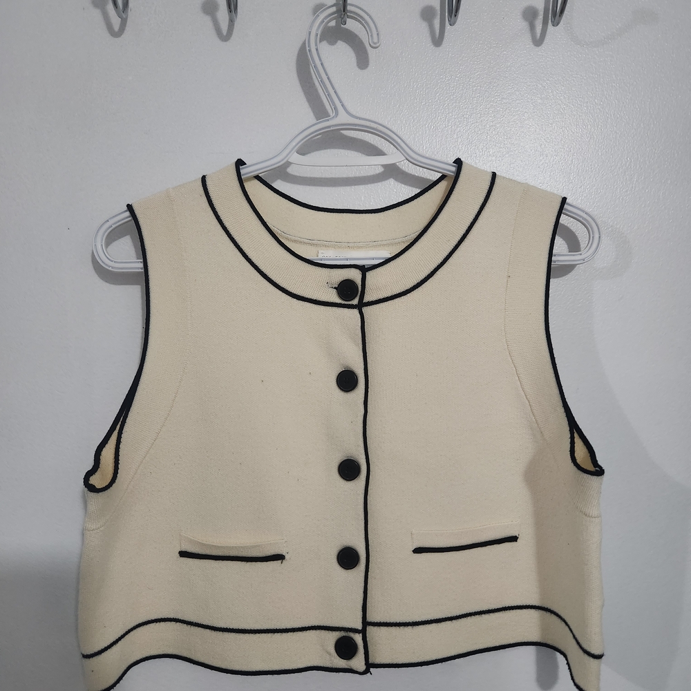 OAK + FORT Size Small sweater vestCream & Black Vest